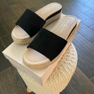 New in Box Chinese Laundry Black Espadrille Slides 8